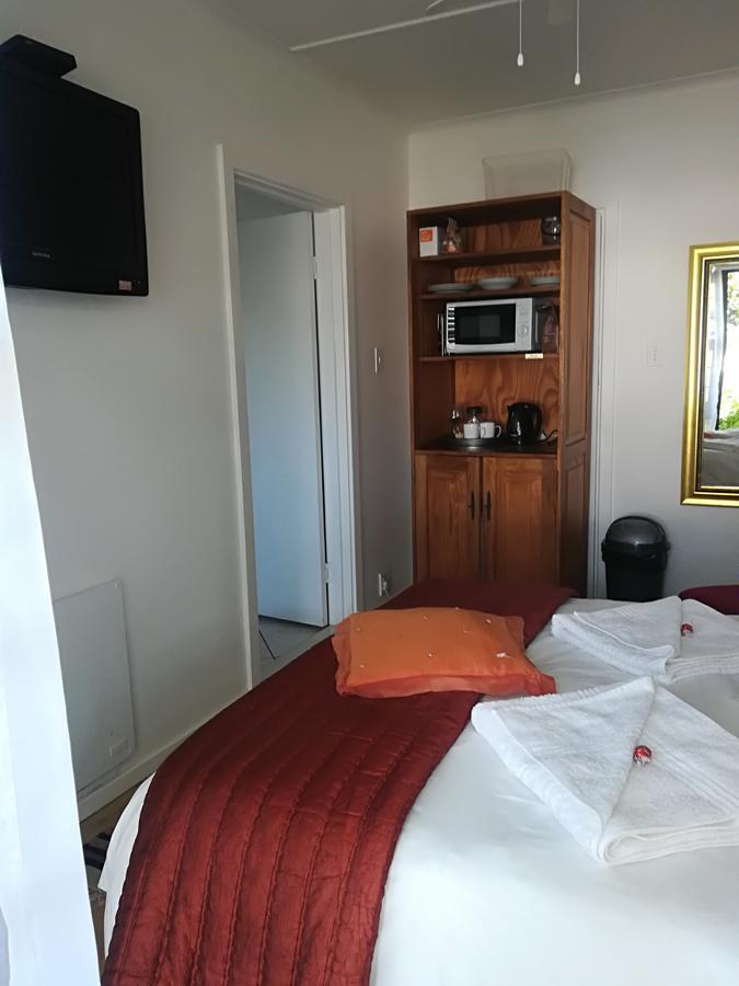 Lighthouse Accommodation 이스트런던 외부 사진
